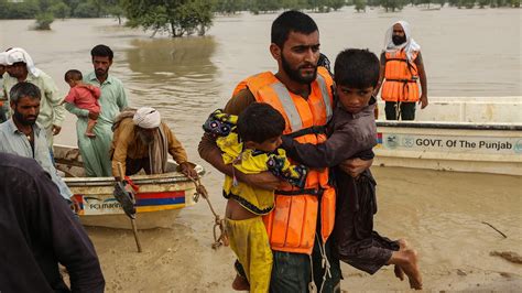 Odszkodowanie dla ofiar powodzi w Pakistanie 2010 roku; klęska żywiołowa i międzynarodowe wsparcie humanitarne