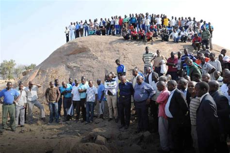 The Marikana Massacre: Zarys Sporu Górniczego i Konsekwencje Polityczne